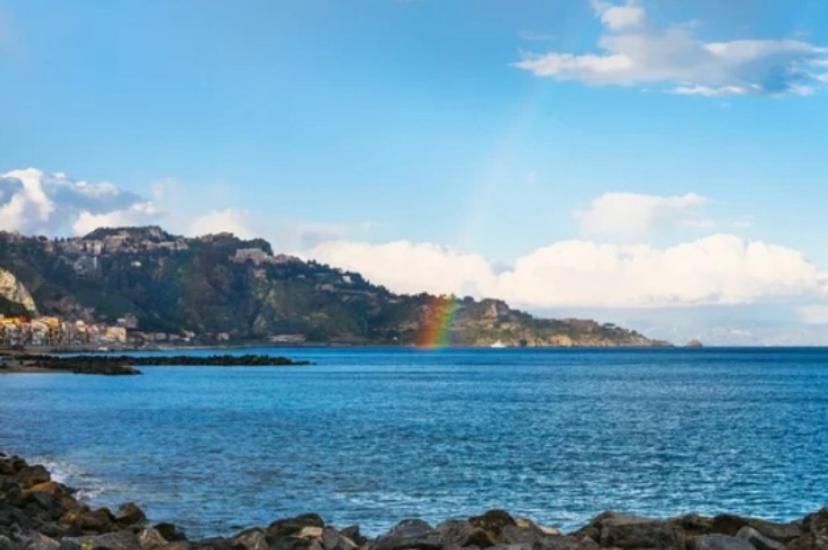 Ag Luxury Rooms Giardini Naxos Bagian luar foto